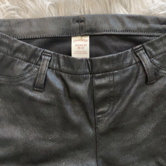 Faux leather pants w/ cropped T - Picture 3 of 4